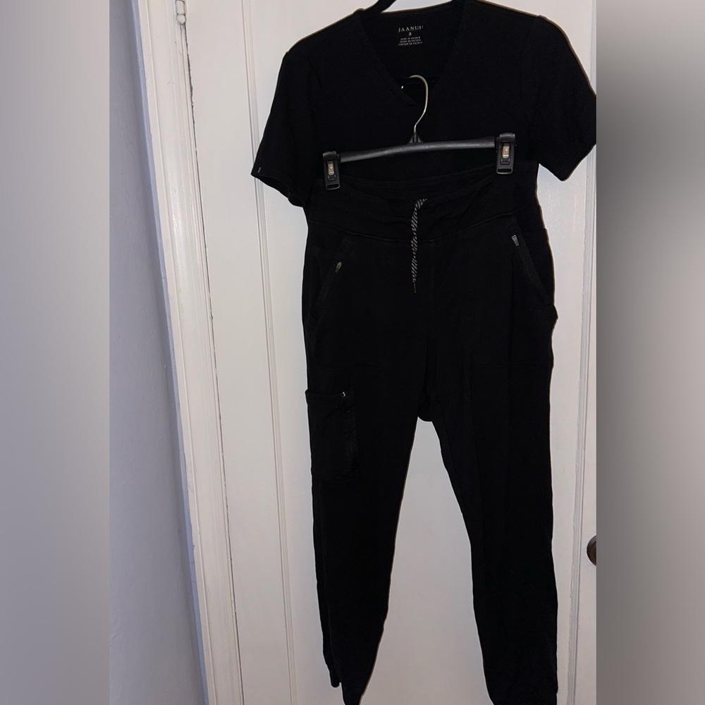 Jaaanu small black scrub set